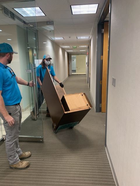 comvers moving an office desk